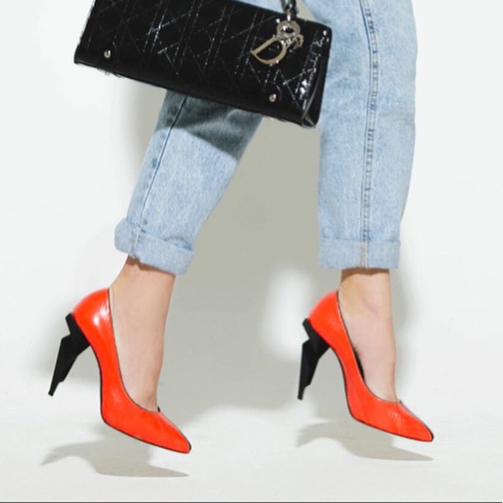 ๐ดSOLD๐ด Fendi Red Snakeskin Diamond Sculpted Heel Pumps - Picture 2 of 10